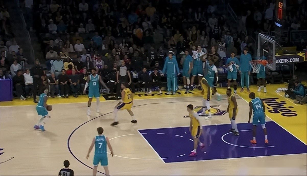 雷迪克仍是不粘锅!谈防守亲承自己有布置,甩锅球员强度不够!