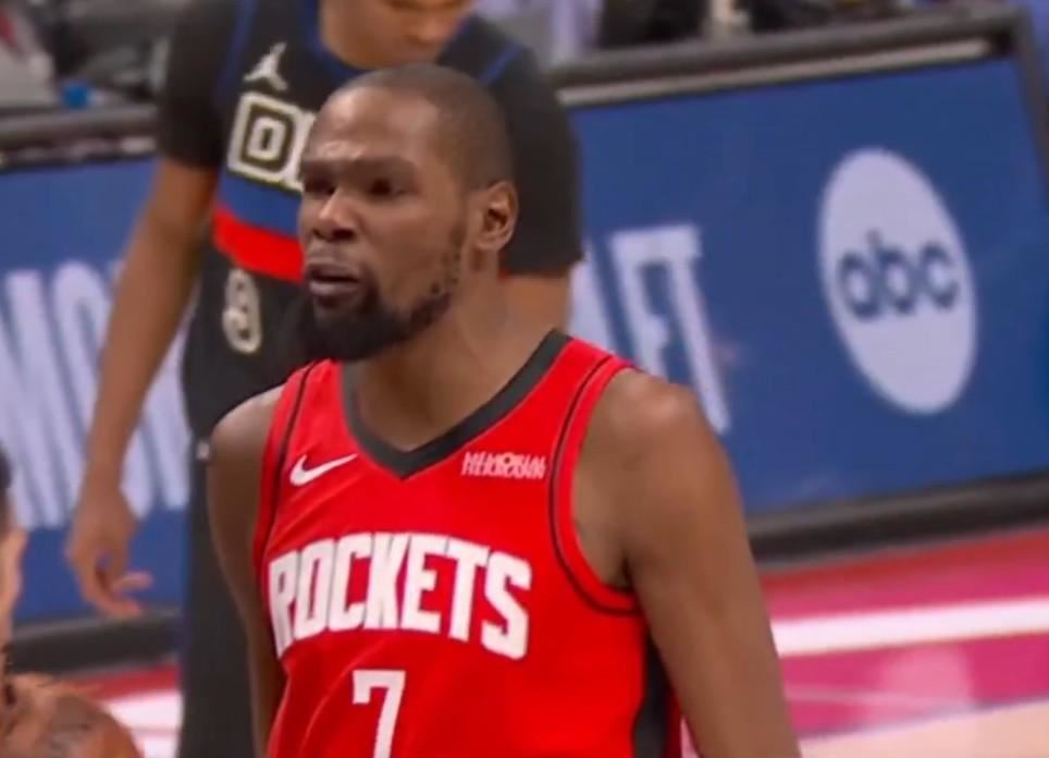 话有点糙,杜兰特与活塞球迷对喷:You can suck my di*k